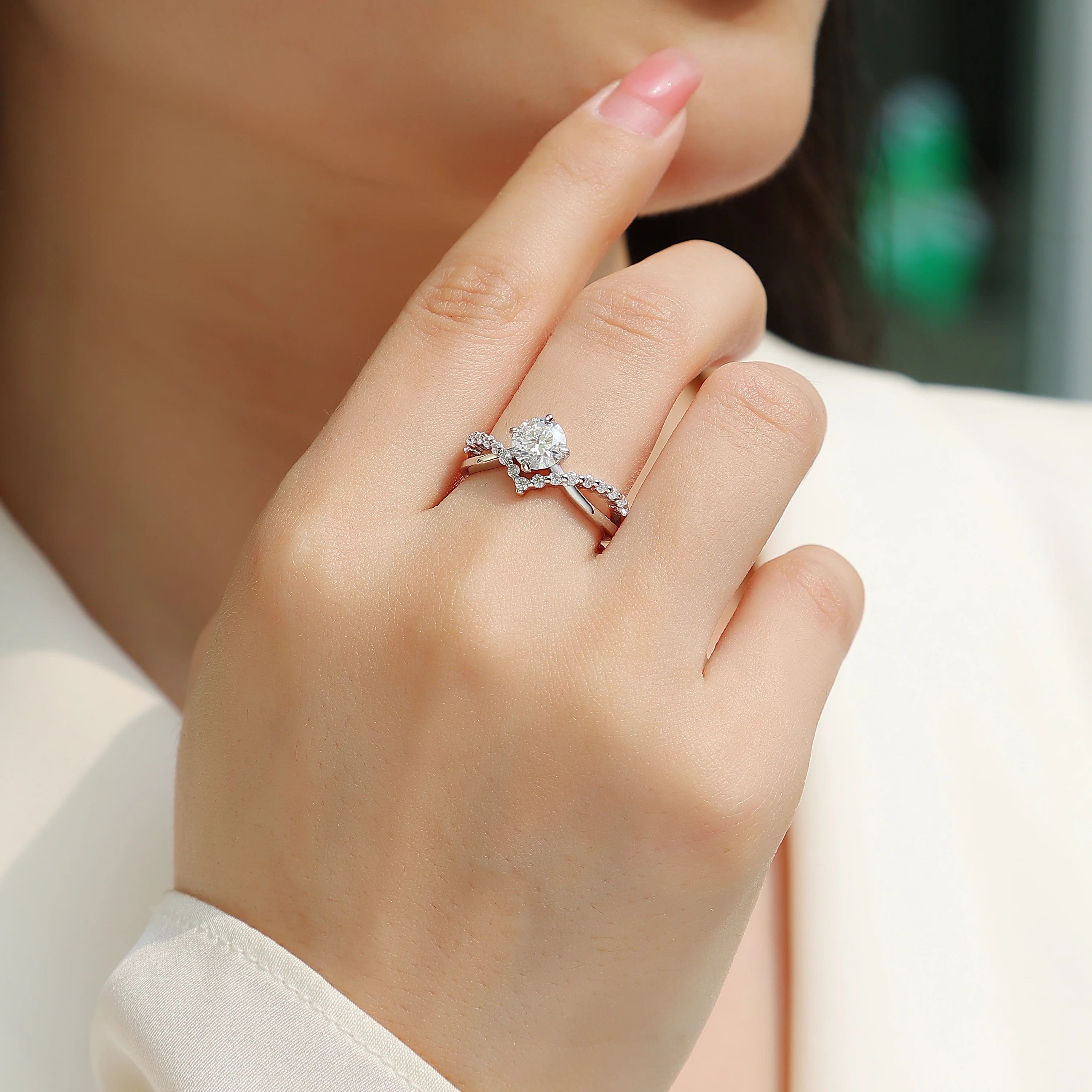 Culture Vault 1CT VVS1 Moissanite Round Brilliant Engagement Ring